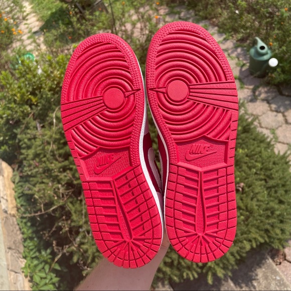 Nike Air Jordan 1 Retro Mid GS “Valentine’s Day” - Picture 6 of 6